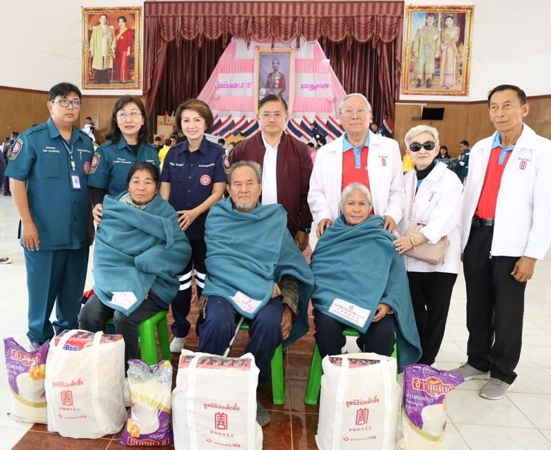 จากเหนือ.. สู่อีสาน.. มูลนิธิป่อเต็กตึ๊ง ยกทัพจัดผ้าห่มพร้อมเครื่องอุปโภคบริโภคลงพื้นที่บรรเทาทุกข์ผู้ประสบภัยหนาวในถิ่นทุรกันดาร 22 จังหวัดภาคอีสาน