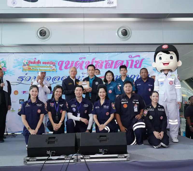 มูลนิธิป่อเต็กตึ๊ง ส่งมอบความสุข และความห่วงใย แจกจ่าย “ชุดของขวัญคลายร้อน” พร้อมรณรงค์และให้ความรู้ด้านการช่วยเหลือฉุกเฉินแก่ประชาชนที่เดินทาง-ท่องเที่ยวในช่วงเทศกาลสงกรานต์