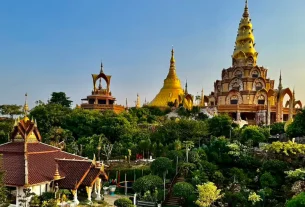 ถิ่นวัฒนธรรมทั่วไทยไปกับพี่หนุ่ม-สุทน รุ่งธัญรัตน์ : พาไปรู้จักวัดพระธาตุผาซ่อนแก้วสถานที่ศักดิ์สิทธิ์ในเทือกเขาค้อ อำเภอเขาค้อ จังหวัดเพชรบูรณ์